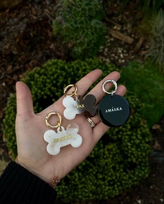 Naše ručně vyráběné psí známky. Jedinečné, necinkají a neošoupou se. Vyberte si tu svou ✨ #tousties #vencimstousties...